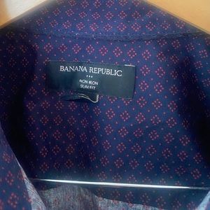 Banana Republic long sleeve button down shirt in blues and burgundy XL like new.